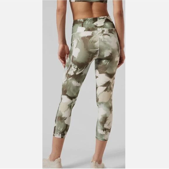Athleta Ultimate Stash II Capri-Painted Energy Olive Camo Medium - Picture 2 of 7